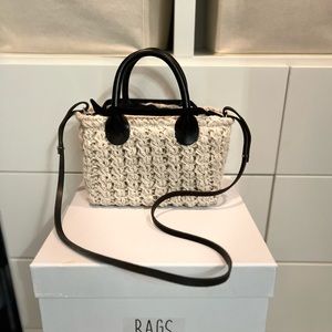 Muuñ Wool Knitted cross bag with black pouch